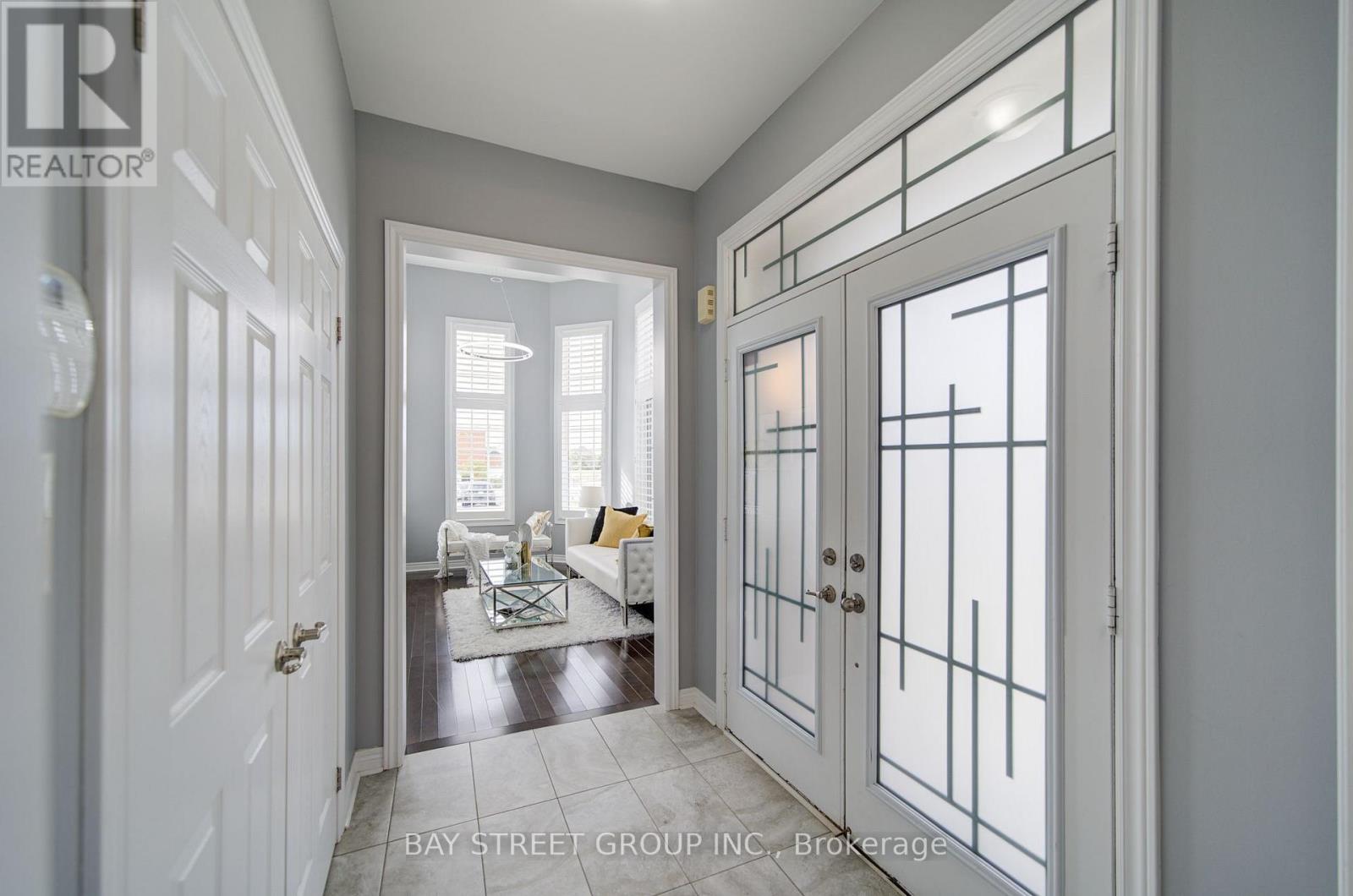 382 Begonia Gardens, Oakville, Ontario  L6M 1L7 - Photo 3 - W13843806