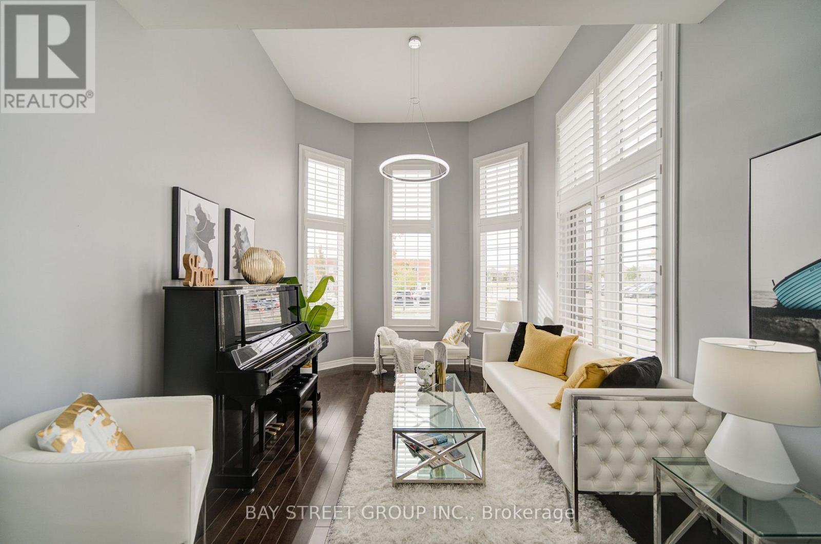 382 Begonia Gardens, Oakville, Ontario  L6M 1L7 - Photo 4 - W13843806