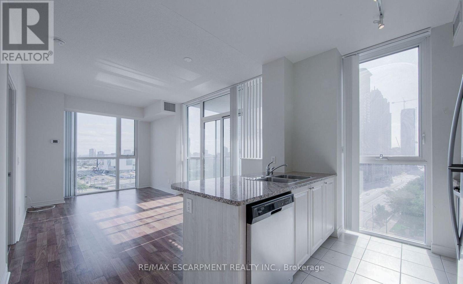 1005 - 339 Rathburn Road W, Mississauga, Ontario  L5B 0K6 - Photo 14 - W13843820