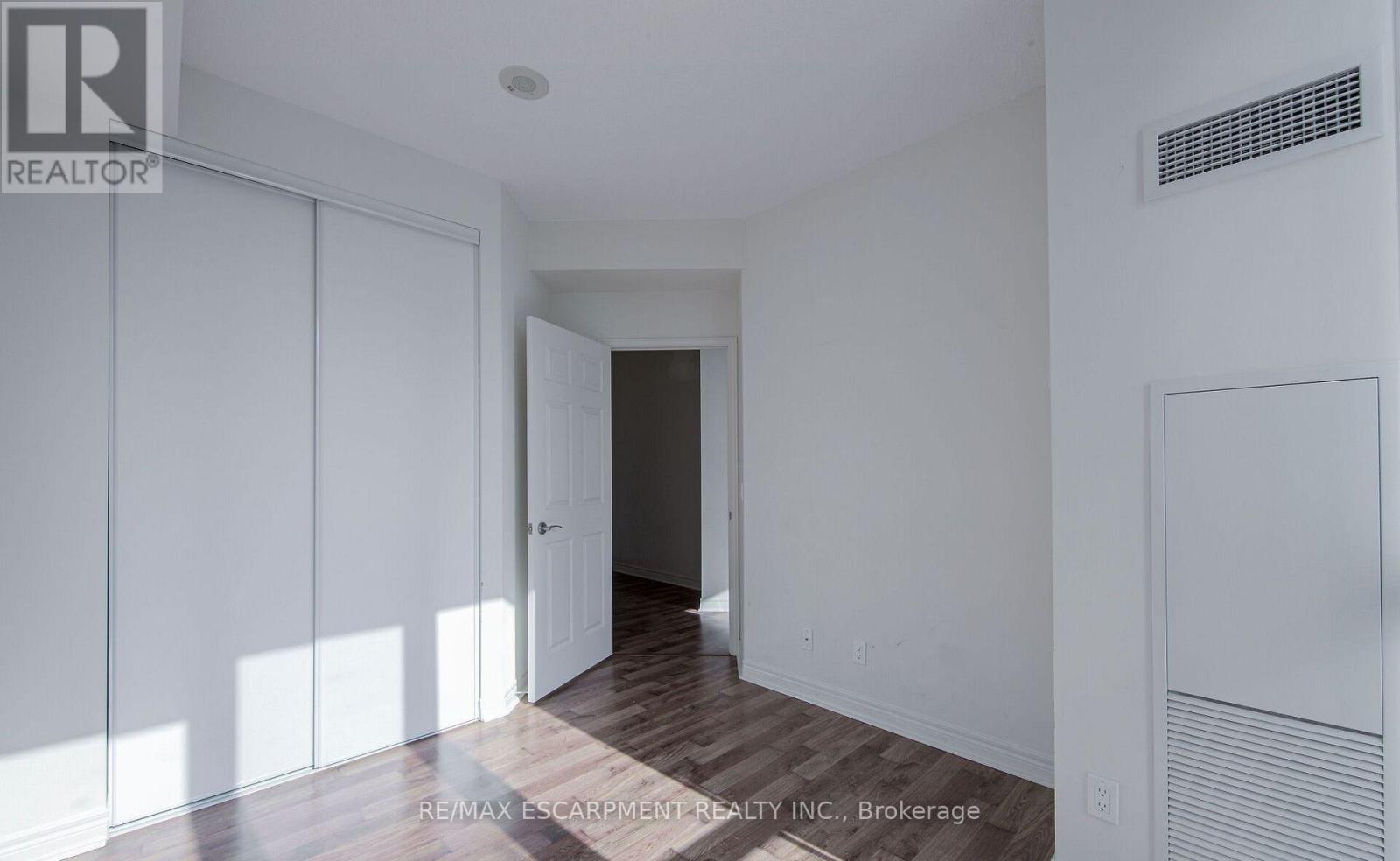 1005 - 339 Rathburn Road W, Mississauga, Ontario  L5B 0K6 - Photo 31 - W13843820