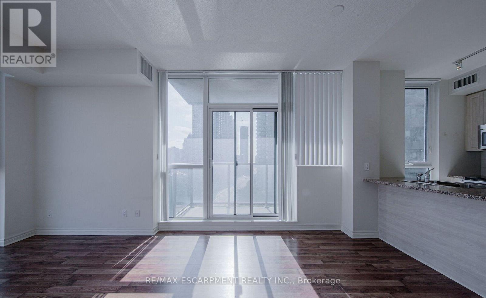 1005 - 339 Rathburn Road W, Mississauga, Ontario  L5B 0K6 - Photo 6 - W13843820