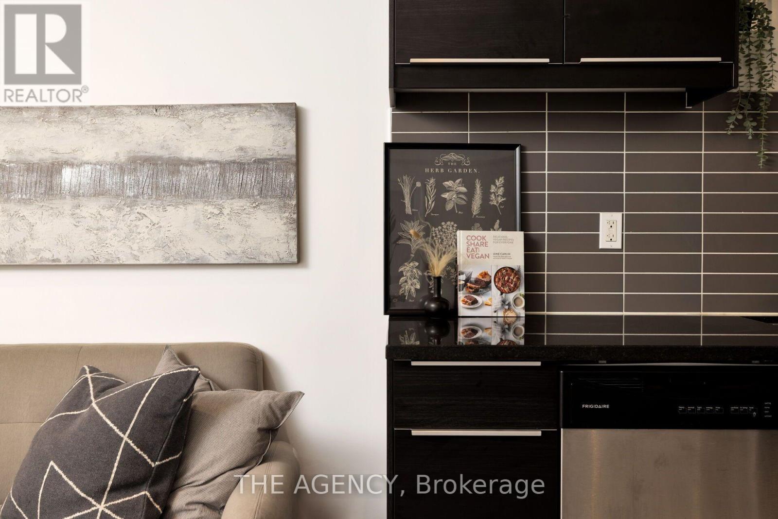 Lower - 135 Prescott Avenue, Toronto, Ontario  M6N 3G9 - Photo 7 - W13843878