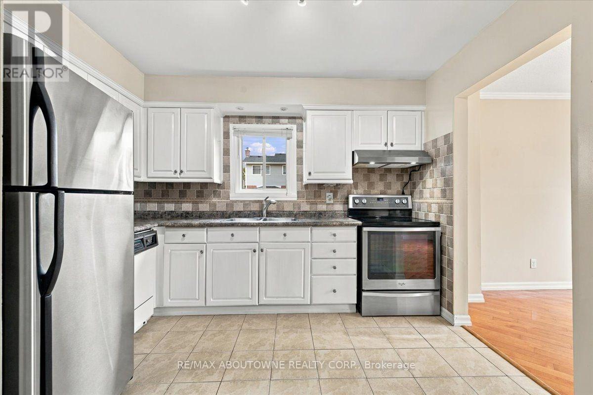 2197 Pembroke Court, Burlington, Ontario  L7P 3X8 - Photo 16 - W13843906