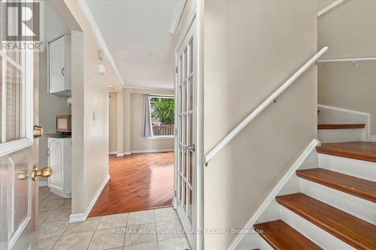 2197 Pembroke Court, Burlington, Ontario  L7P 3X8 - Photo 19 - W13843906