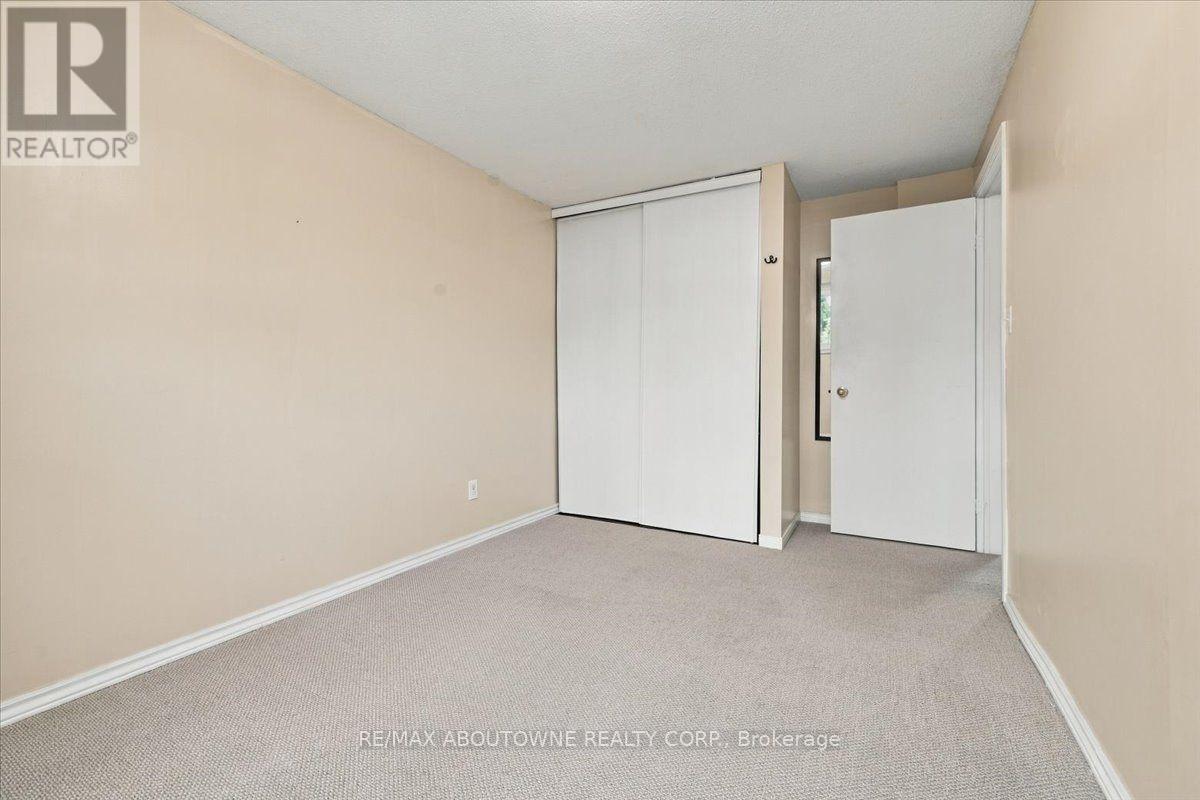 2197 Pembroke Court, Burlington, Ontario  L7P 3X8 - Photo 25 - W13843906