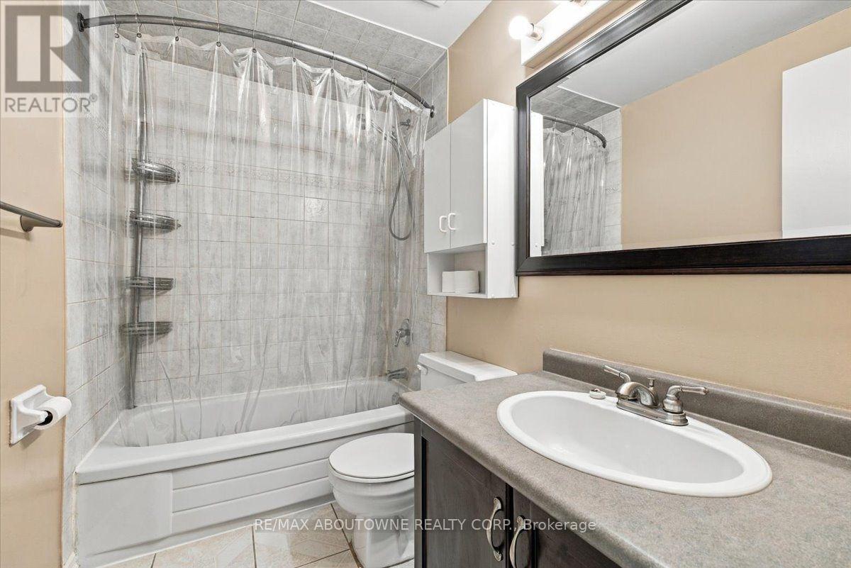 2197 Pembroke Court, Burlington, Ontario  L7P 3X8 - Photo 29 - W13843906