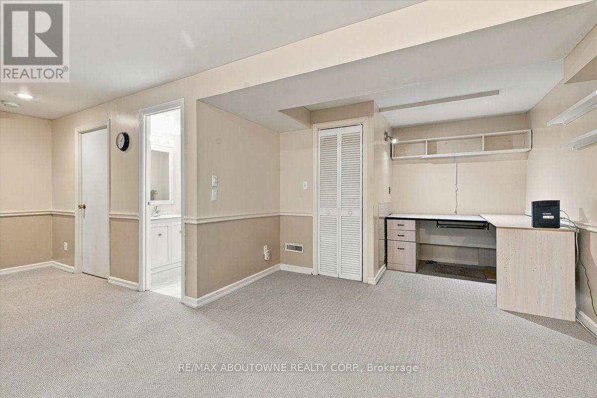 2197 Pembroke Court, Burlington, Ontario  L7P 3X8 - Photo 34 - W13843906