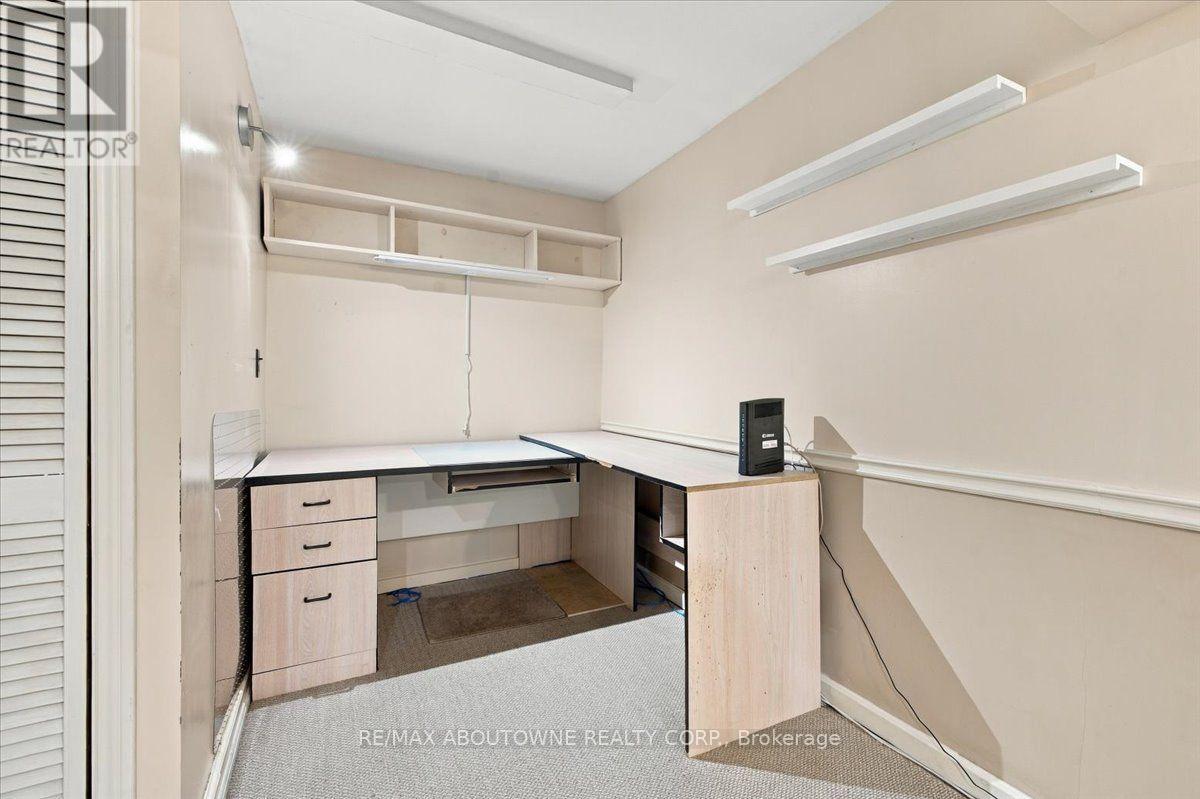 2197 Pembroke Court, Burlington, Ontario  L7P 3X8 - Photo 36 - W13843906