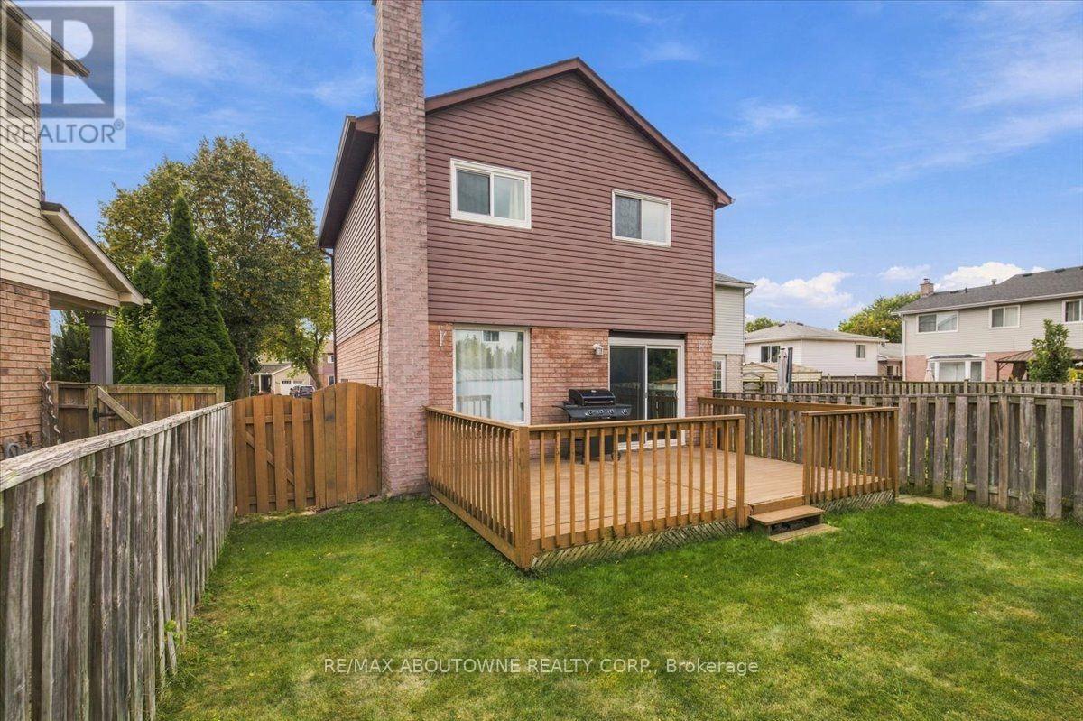 2197 Pembroke Court, Burlington, Ontario  L7P 3X8 - Photo 39 - W13843906