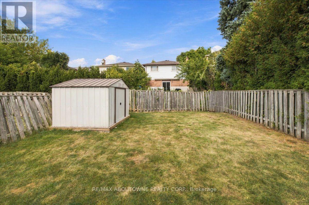 2197 Pembroke Court, Burlington, Ontario  L7P 3X8 - Photo 43 - W13843906