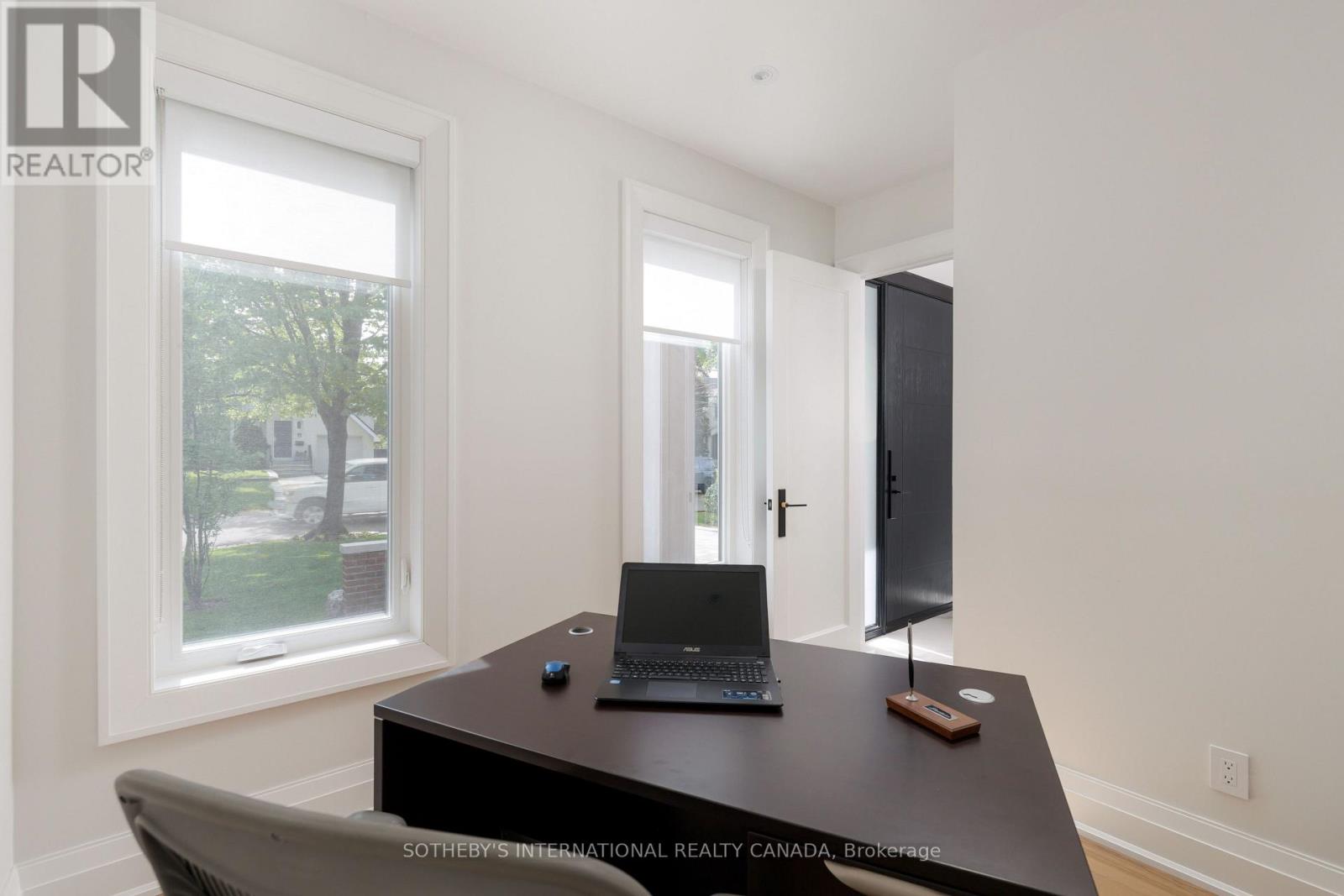 57 Burnhamthorpe Park Boulevard, Toronto, Ontario  M9A 1H8 - Photo 5 - W13843924