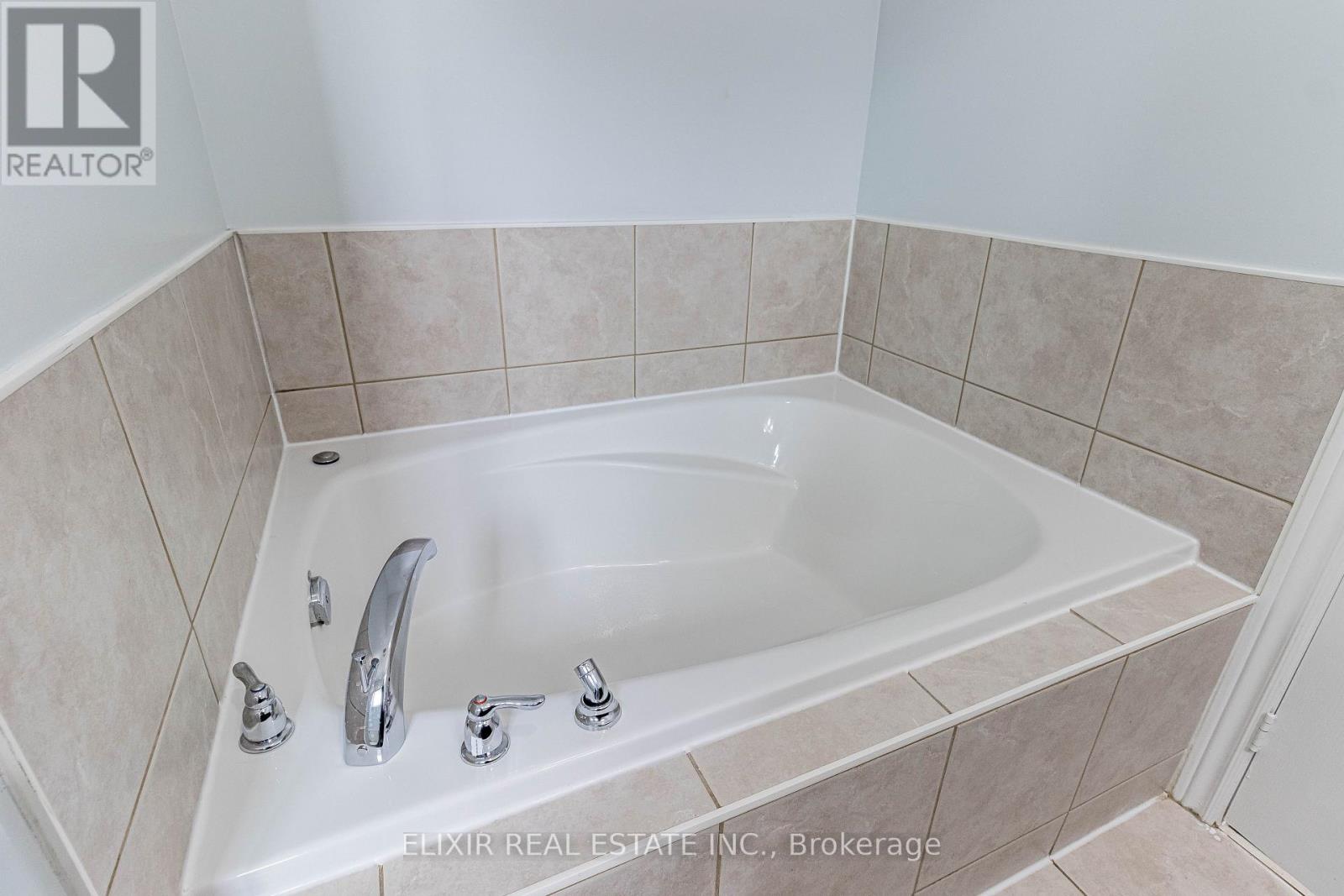61 Bushmill Circle, Brampton, Ontario  L7A 0K7 - Photo 19 - W13843932