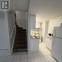 5243 Heatherleigh Avenue, Mississauga, Ontario L5V 2A1 - Photo 4 - W13554582