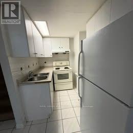 5243 Heatherleigh Avenue, Mississauga, Ontario L5V 2A1 - Photo 9 - W13554582