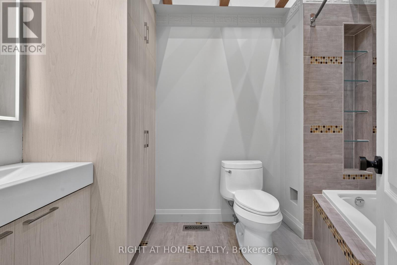 3361 Rhonda Valley, Mississauga, Ontario  L5A 3G1 - Photo 20 - W13843592