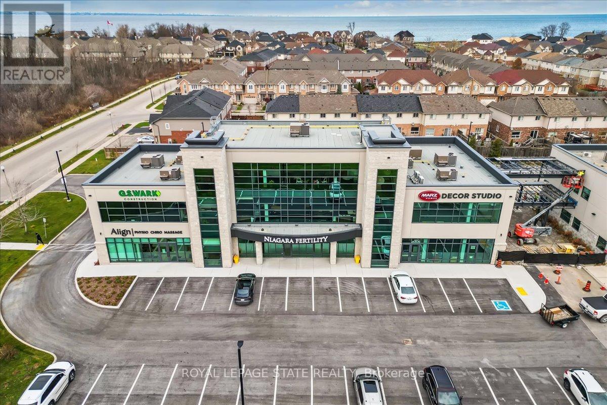 821 NORTH SERVICE ROAD, Hamilton, Ontario