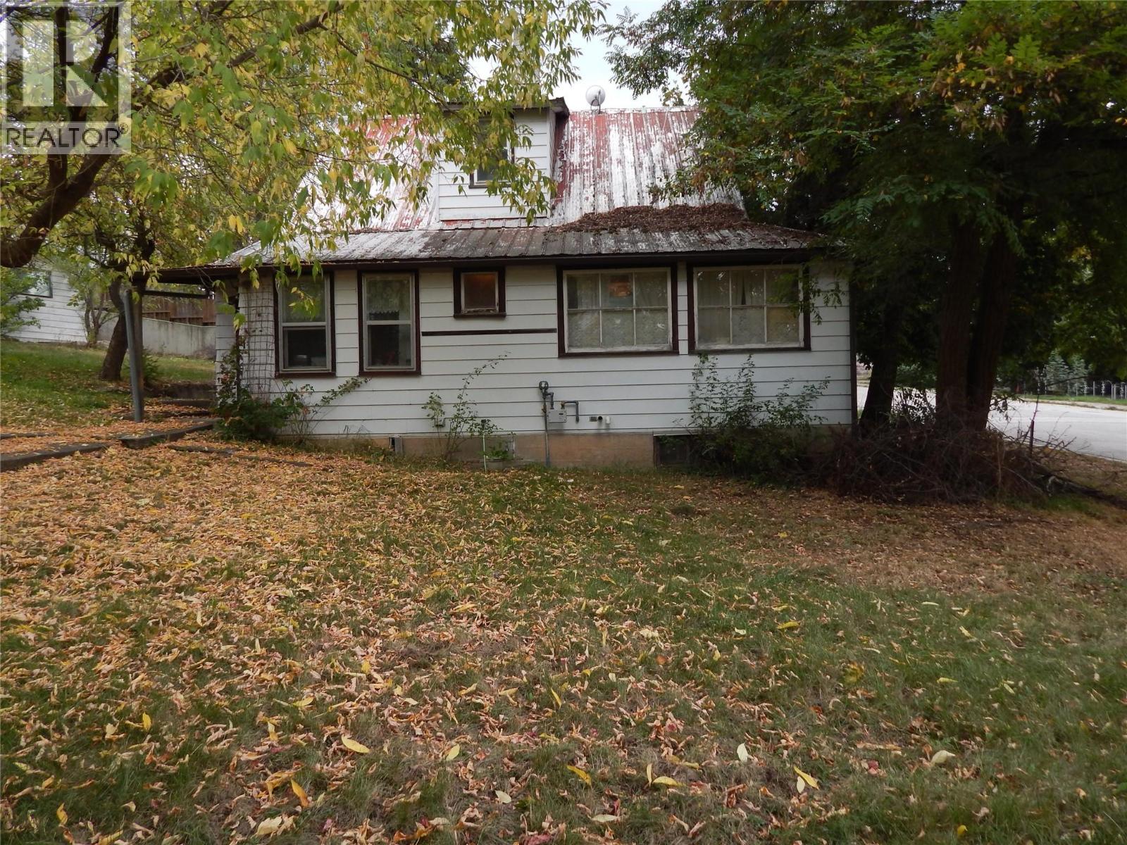 916 Cook Street, Creston, British Columbia