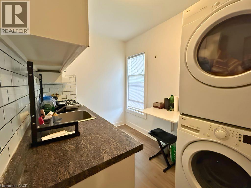 11b Wentworth Street N, Hamilton, Ontario  L8L 5T8 - Photo 3 - 40853486