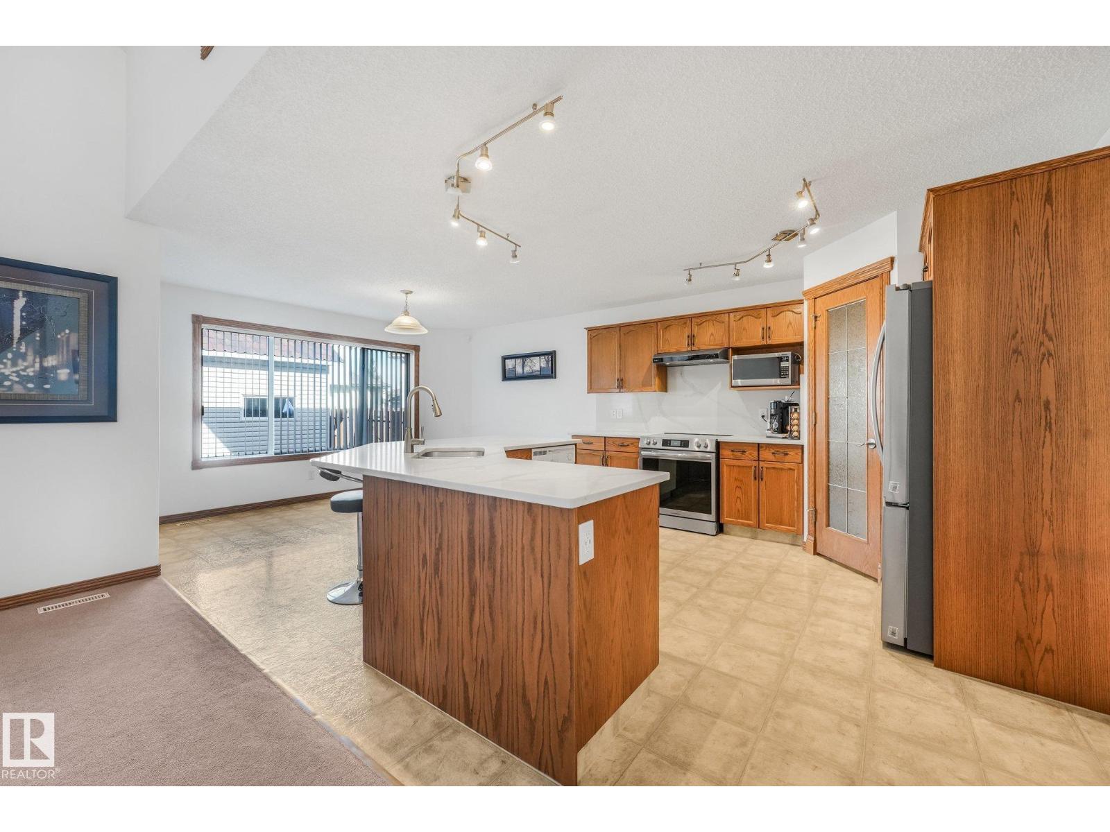16512 87 ST NW