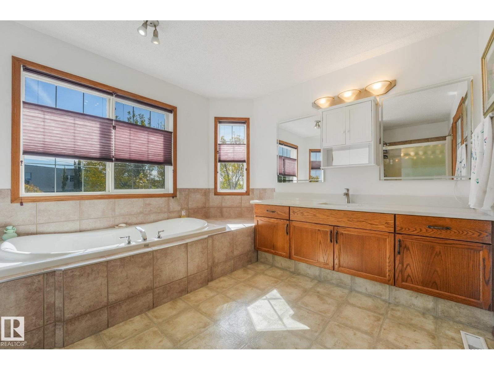 16512 87 ST NW