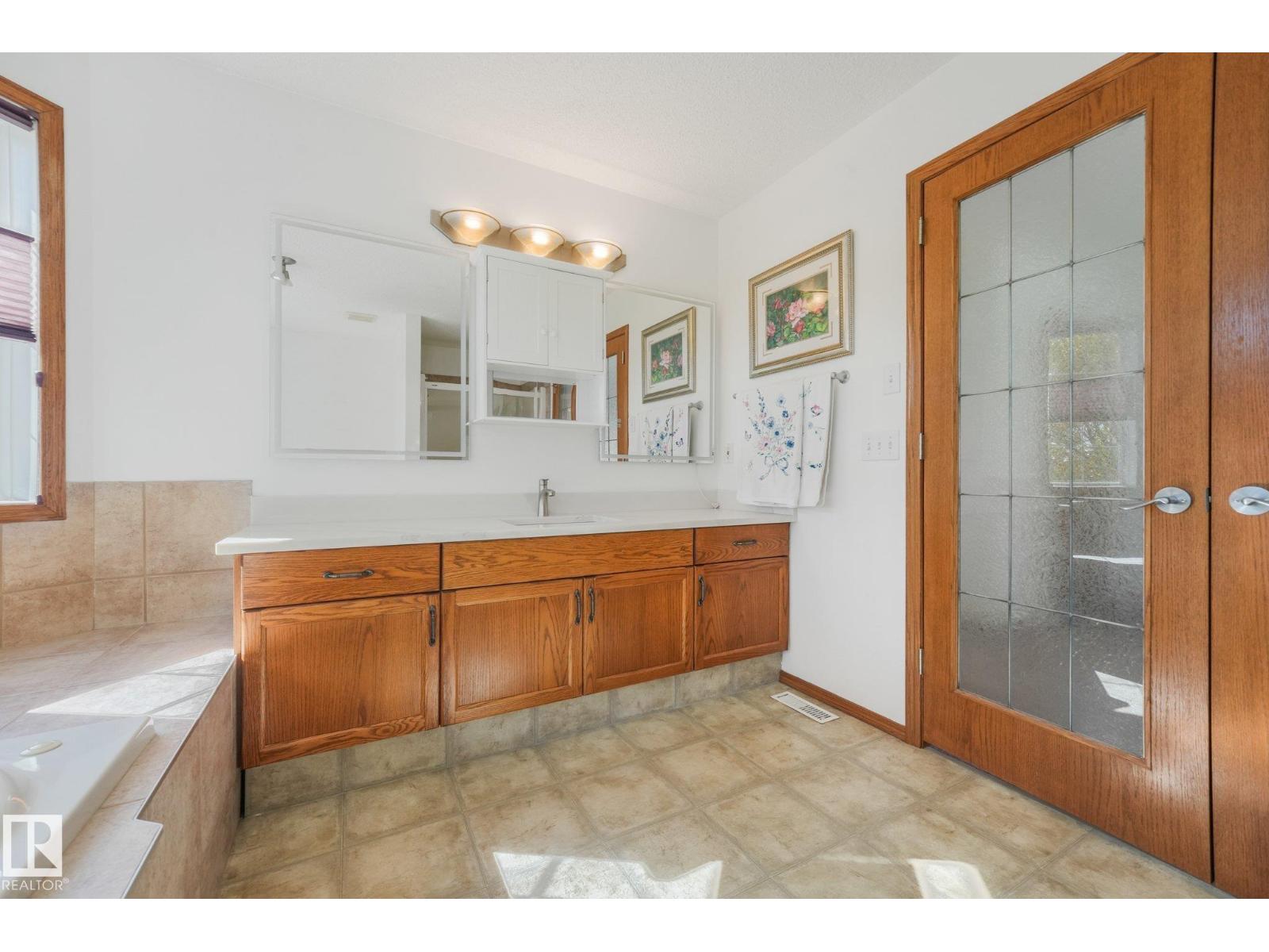 16512 87 ST NW