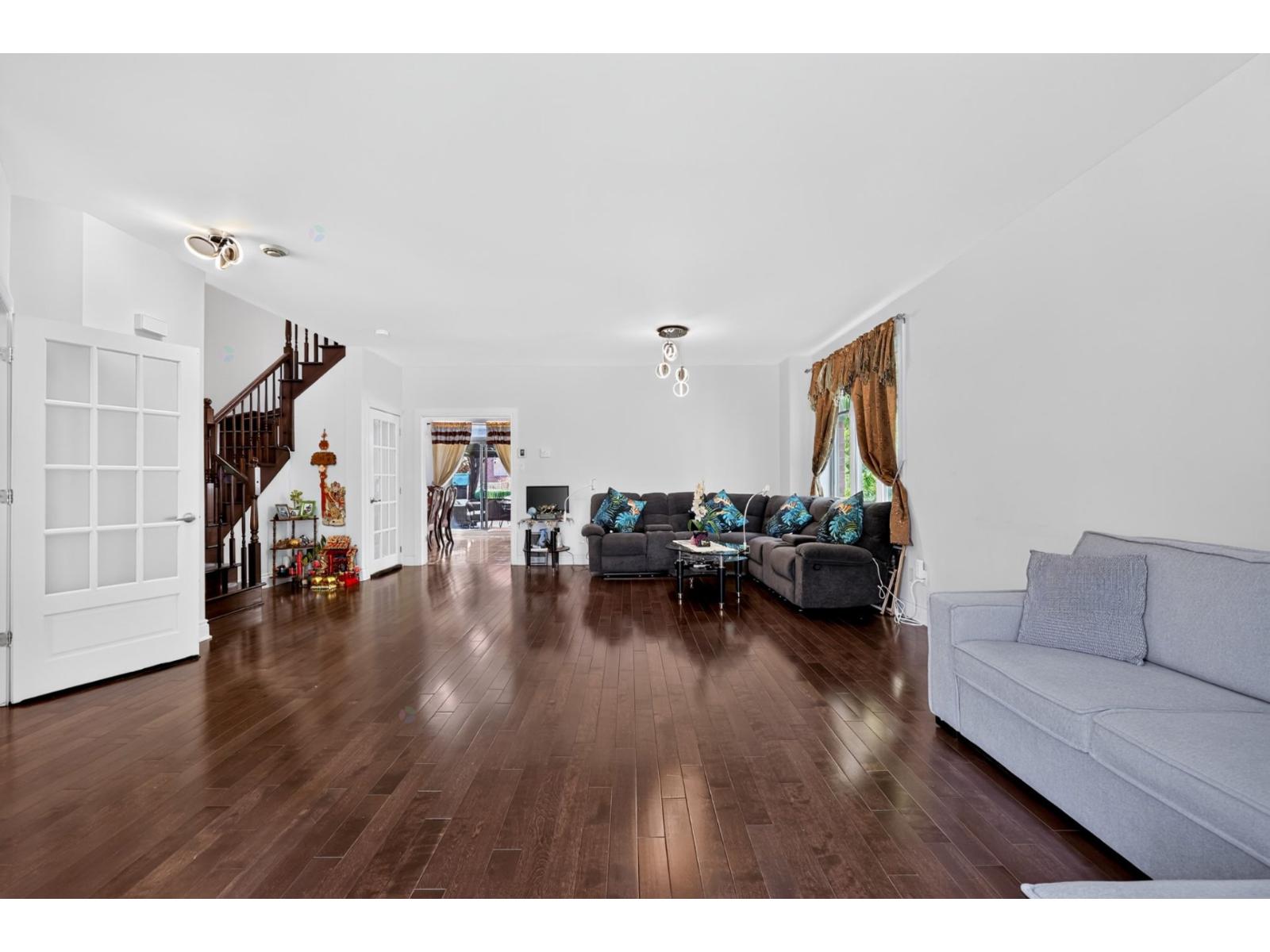 319 Rue Khalil-Gibran Montréal (Saint-Laurent) Quebec Canada H4N4A1 4