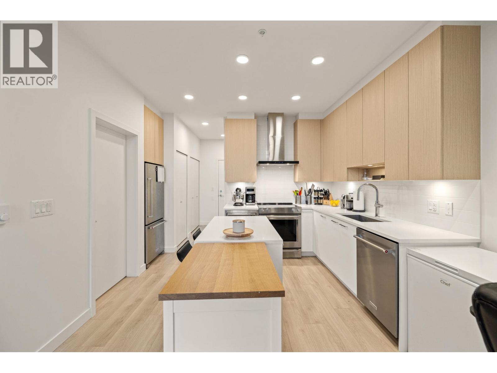 617 7588 16TH STREET