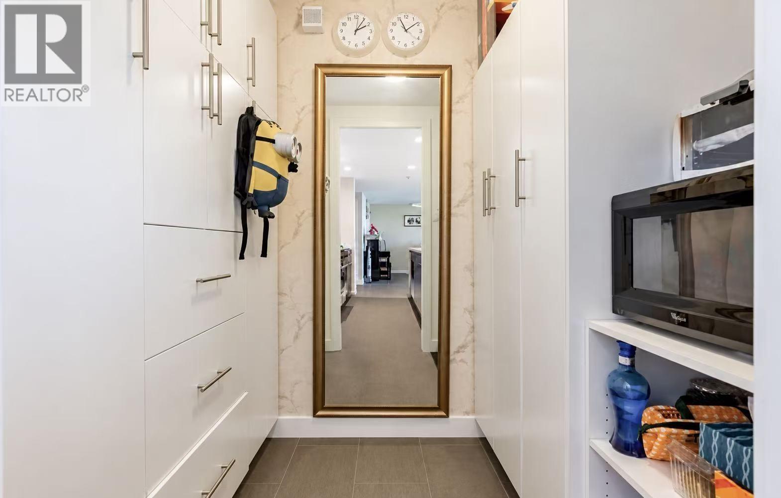 455 BEACH CRESCENT