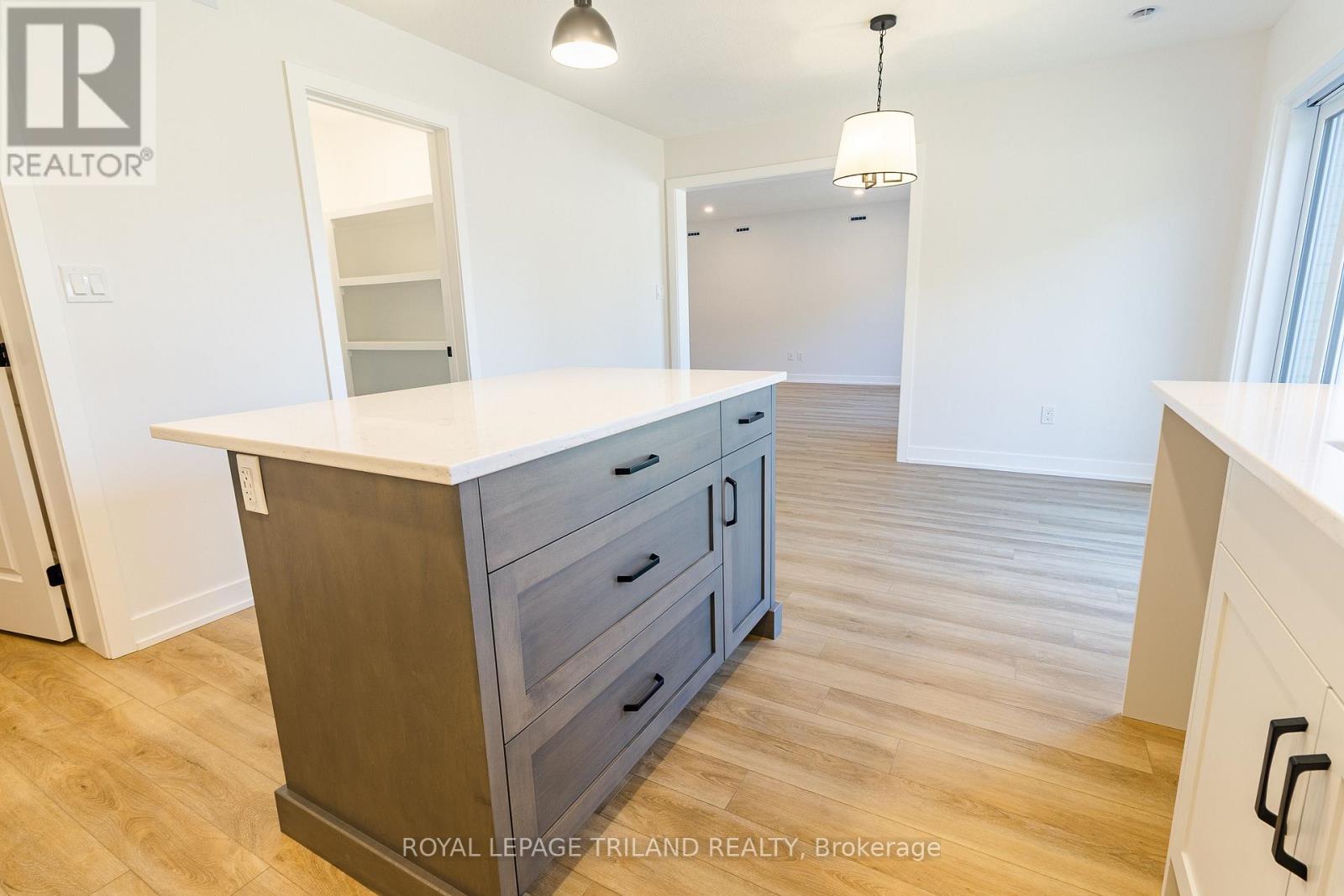 18 Hawks Gate, Central Elgin, Ontario  N5R 0R2 - Photo 8 - X13593762