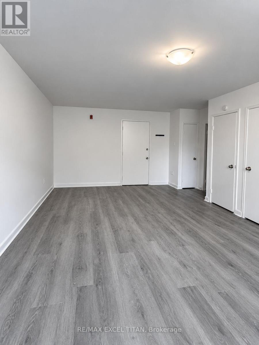 101 - 4 Hill Heights Road, Toronto, Ontario  M8Y 1Z1 - Photo 11 - W13811518