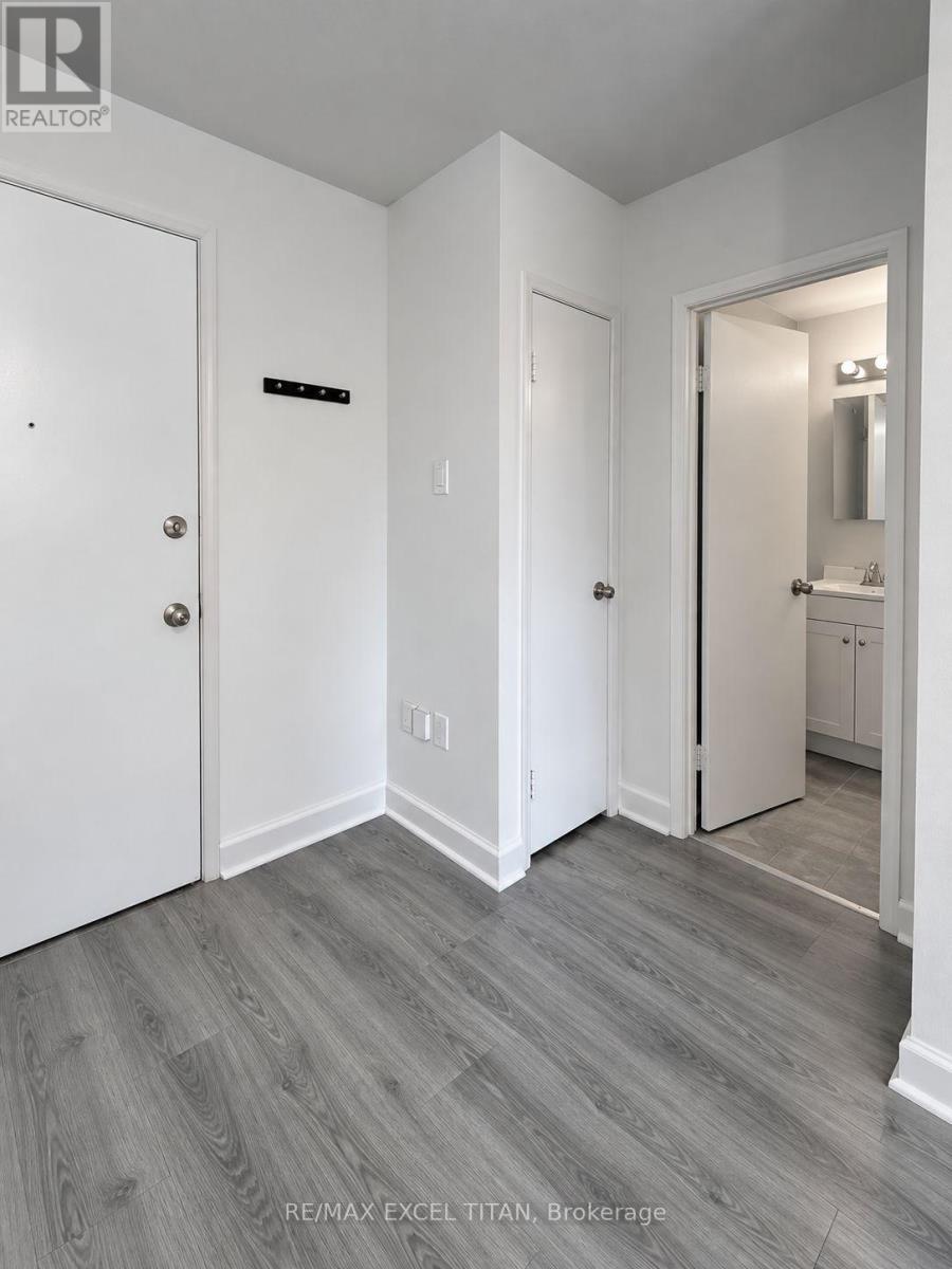 101 - 4 Hill Heights Road, Toronto, Ontario  M8Y 1Z1 - Photo 7 - W13811518