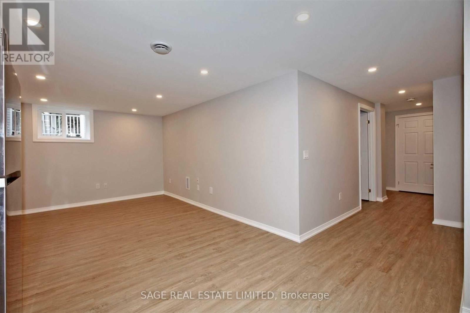 Lower - 14 Furnival Road, Toronto, Ontario  M4B 1W2 - Photo 6 - E13844118