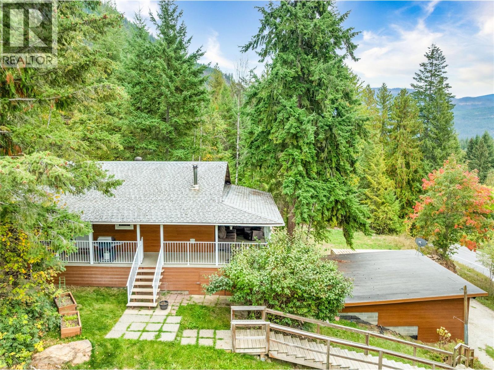 8 Old Town Road, Sicamous, British Columbia