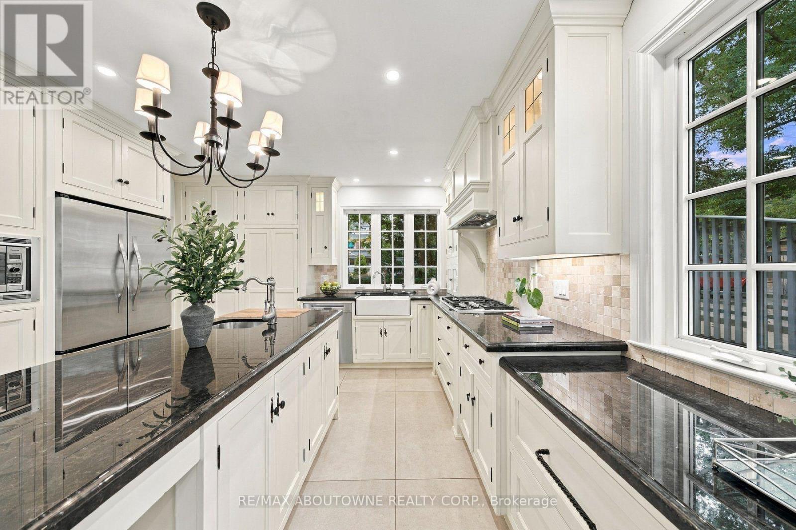 426 Trafalgar Road, Oakville, Ontario  L6J 3H7 - Photo 11 - W13843702