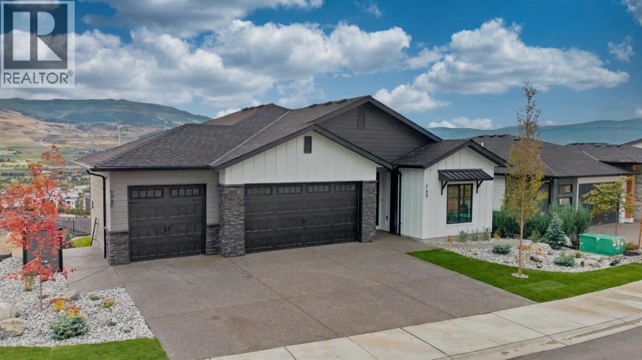 749 Carleton Street, Kelowna, British Columbia  V1V 0A8 - Photo 2 - 10402309