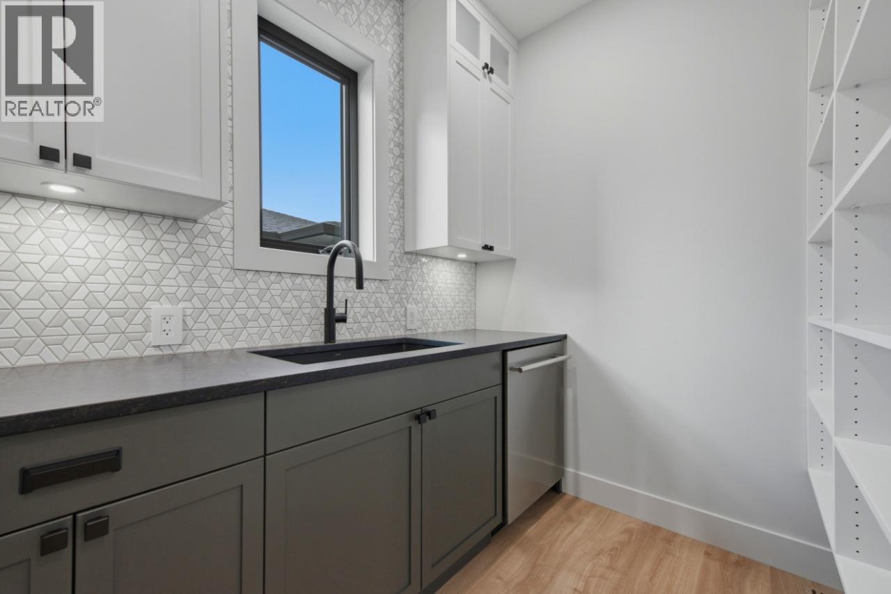 749 Carleton Street, Kelowna, British Columbia  V1V 0A8 - Photo 24 - 10402309