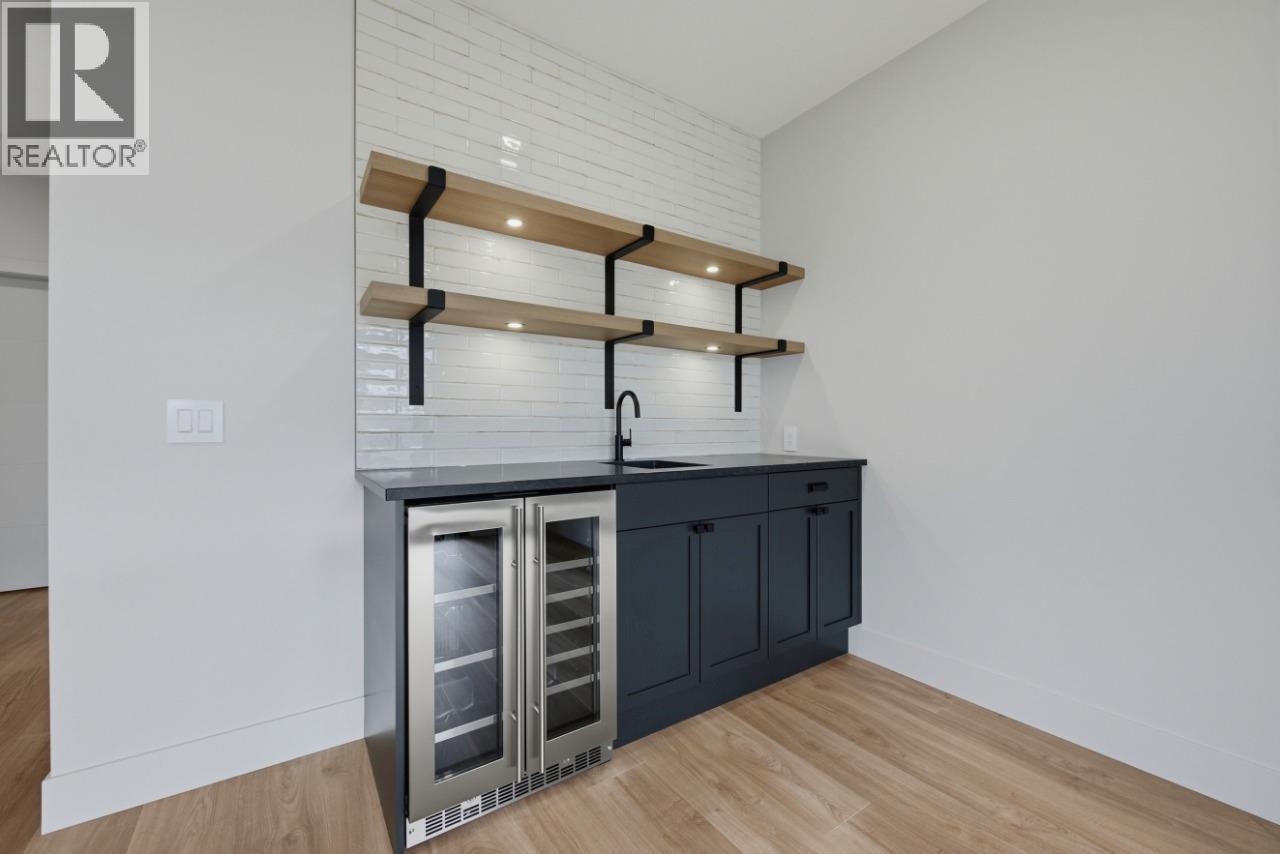 749 Carleton Street, Kelowna, British Columbia  V1V 0A8 - Photo 42 - 10402309