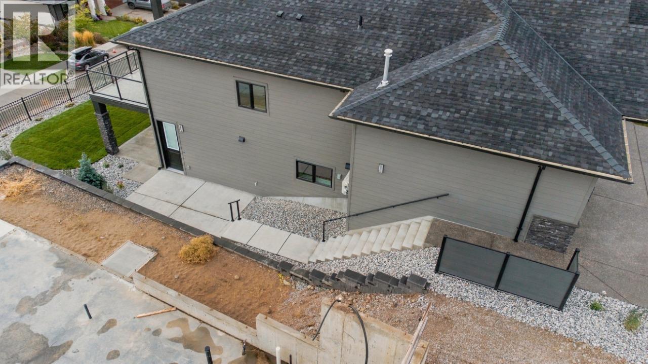 749 Carleton Street, Kelowna, British Columbia  V1V 0A8 - Photo 6 - 10402309