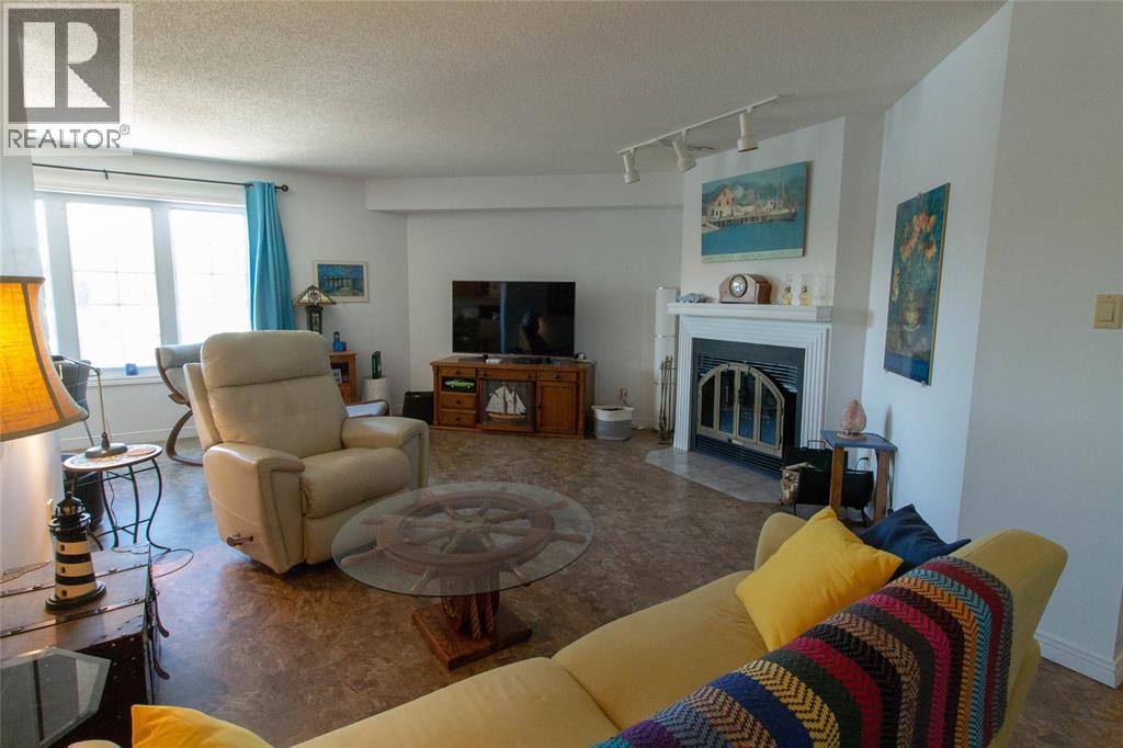 1520 VENETIAN BOULEVARD Unit# M-202 Point Edward Ontario Canada N7T7Z8 4