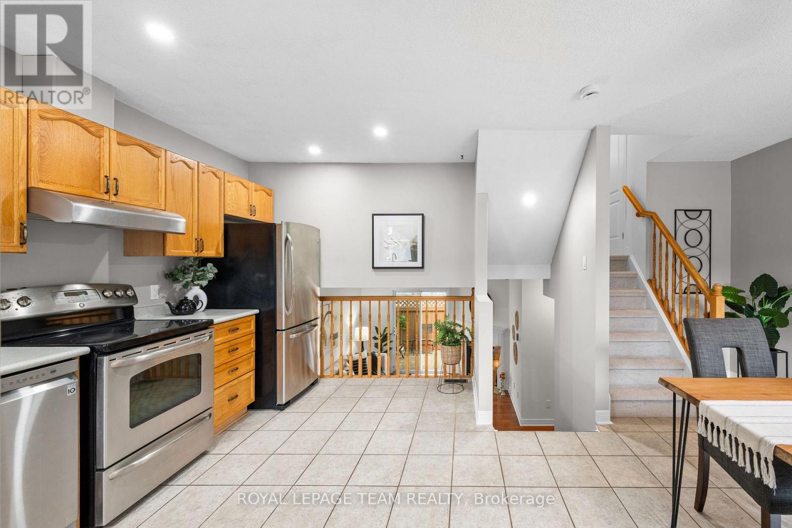 31 Oxford Street, Ottawa, Ontario  K1Y 2R6 - Photo 3 - X13844318