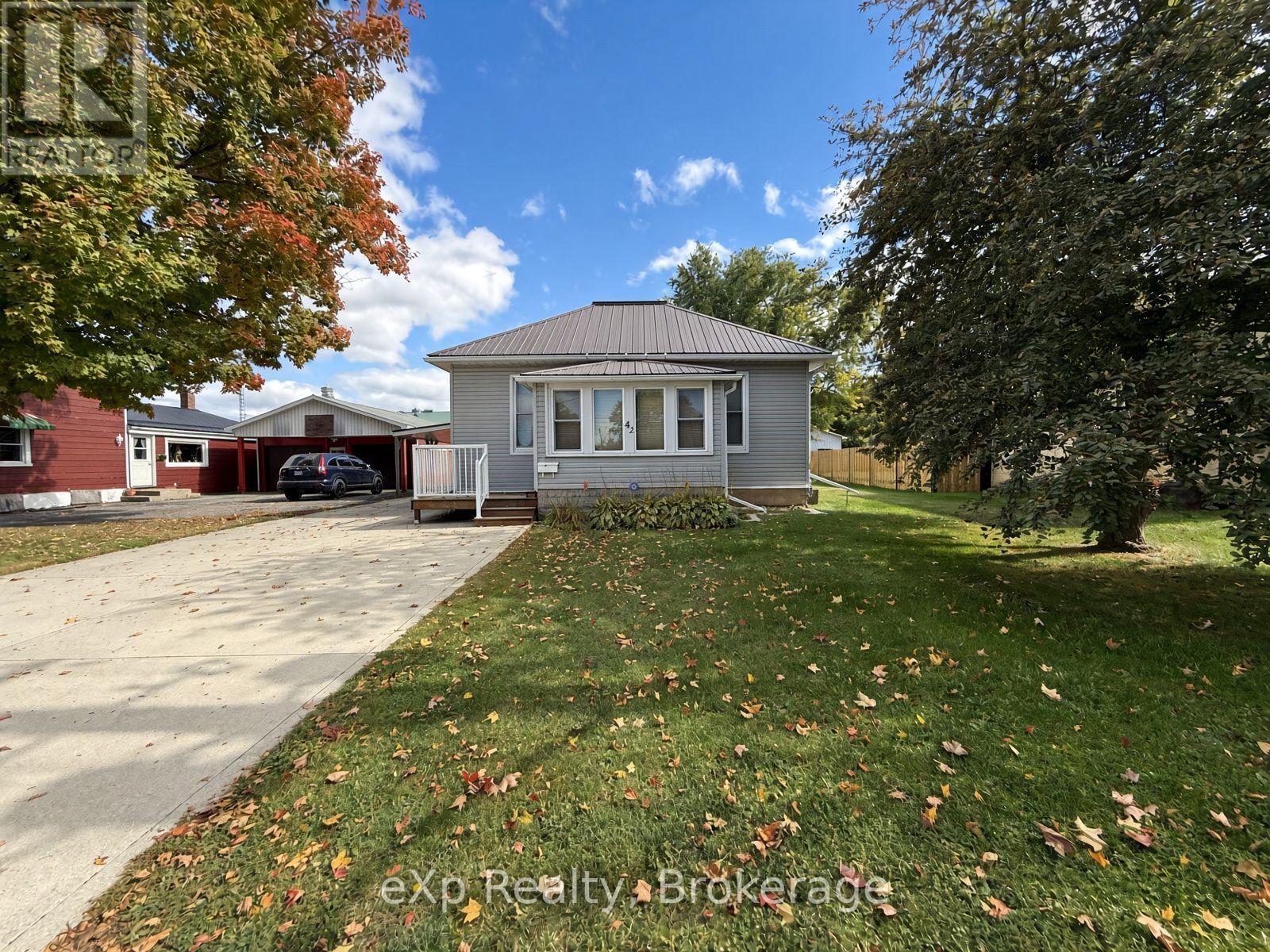 42 Clarinda Street S, South Bruce, Ontario  N0G 2S0 - Photo 2 - X13844298