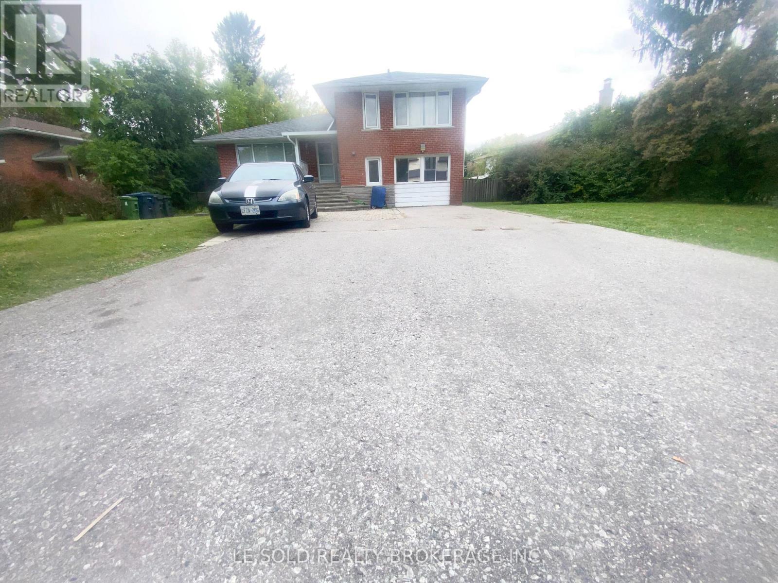 2nd Floor Room - 21 Revcoe Drive, Toronto, Ontario  M2M 2B9 - Photo 1 - C13844236
