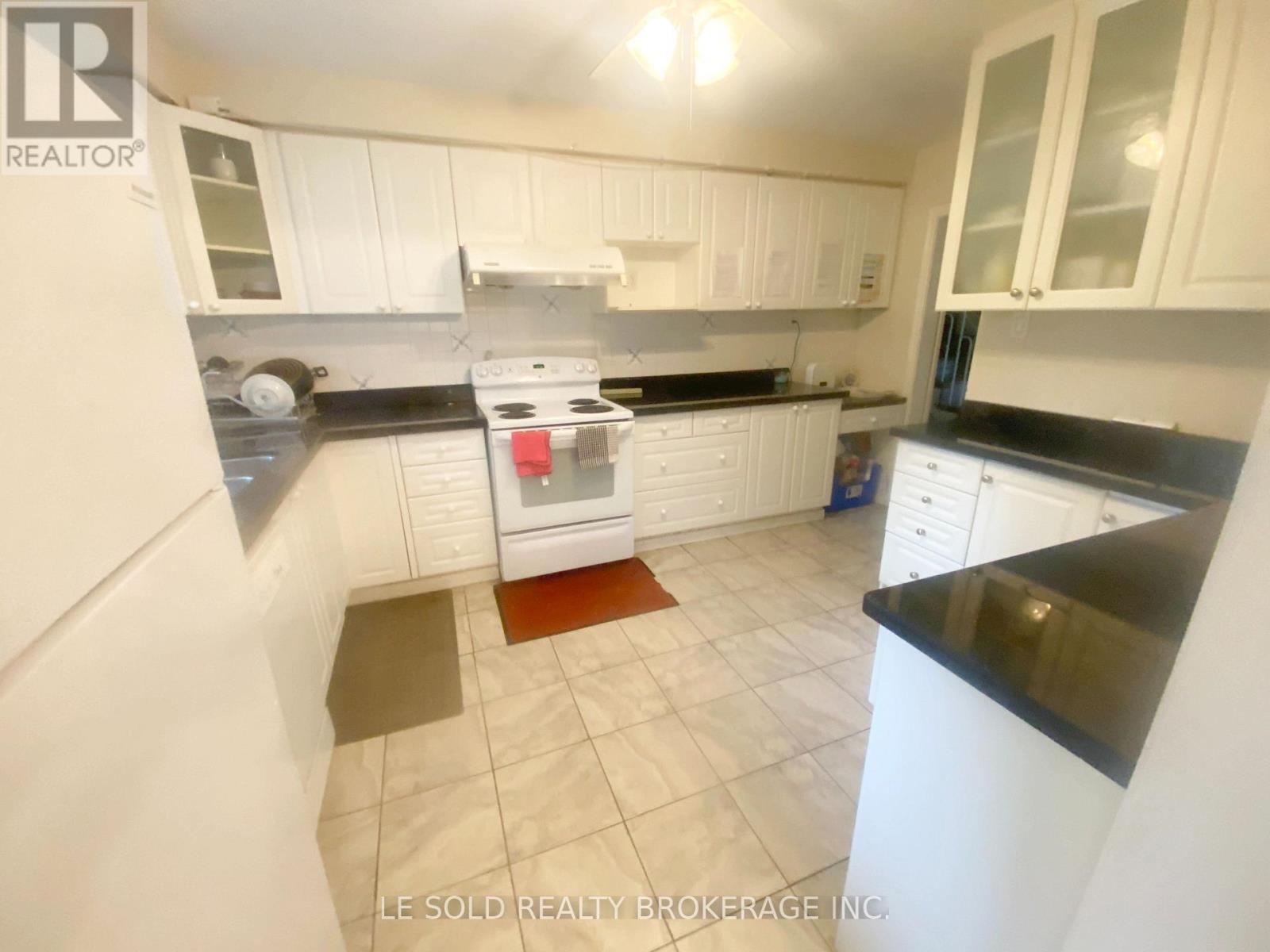 2nd Floor Room - 21 Revcoe Drive, Toronto, Ontario  M2M 2B9 - Photo 6 - C13844236