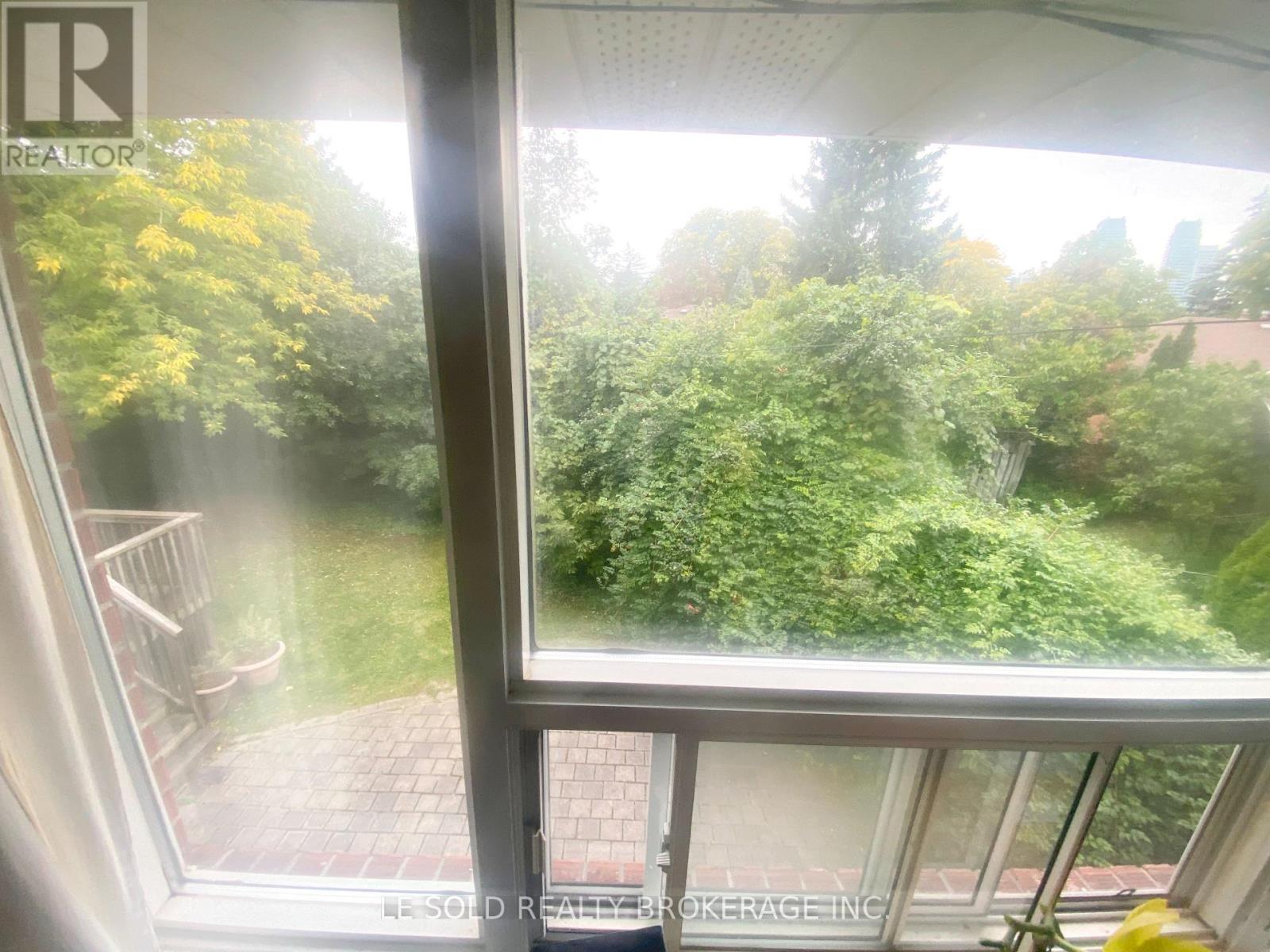 2nd Floor Room - 21 Revcoe Drive, Toronto, Ontario  M2M 2B9 - Photo 7 - C13844236