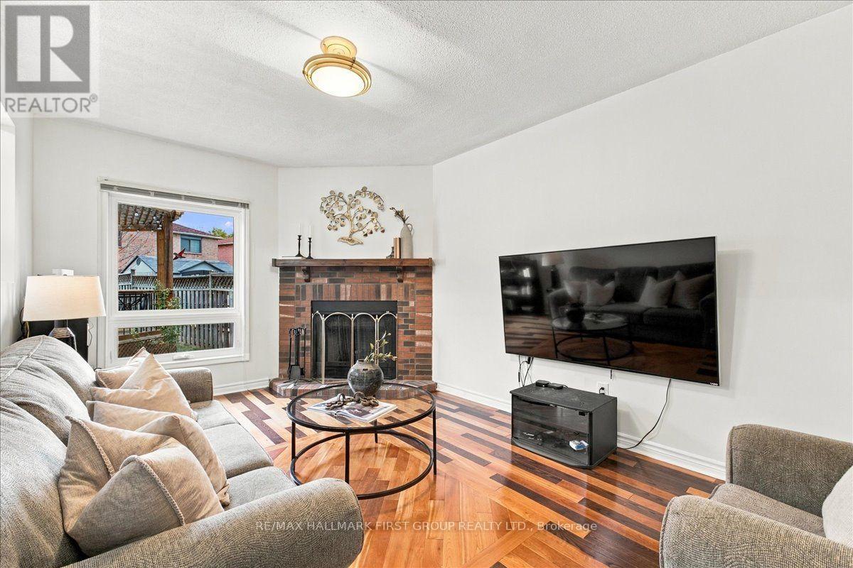 1582 Kelvinway Lane, Pickering, Ontario  L1V 5Y2 - Photo 8 - E13844164