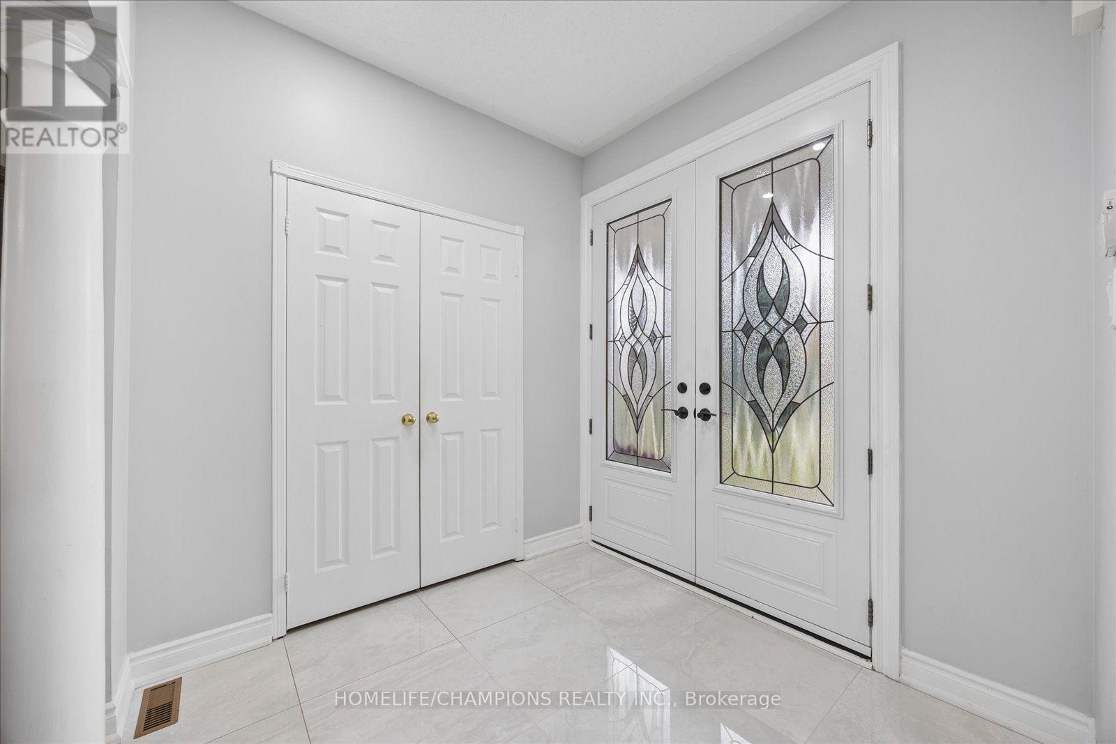 1905 Wildflower Drive, Pickering, Ontario  L1V 7A7 - Photo 4 - E13844170