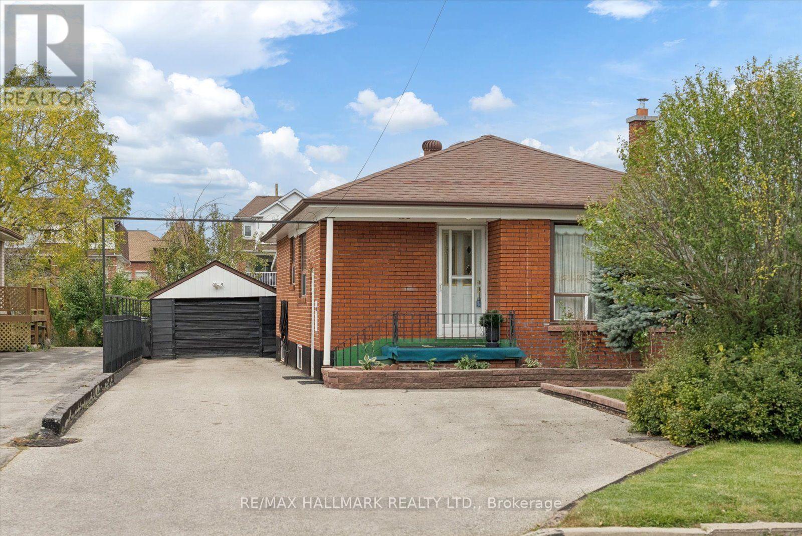 102 Cleta Drive, Toronto, Ontario  M1K 3G7 - Photo 1 - E13844252