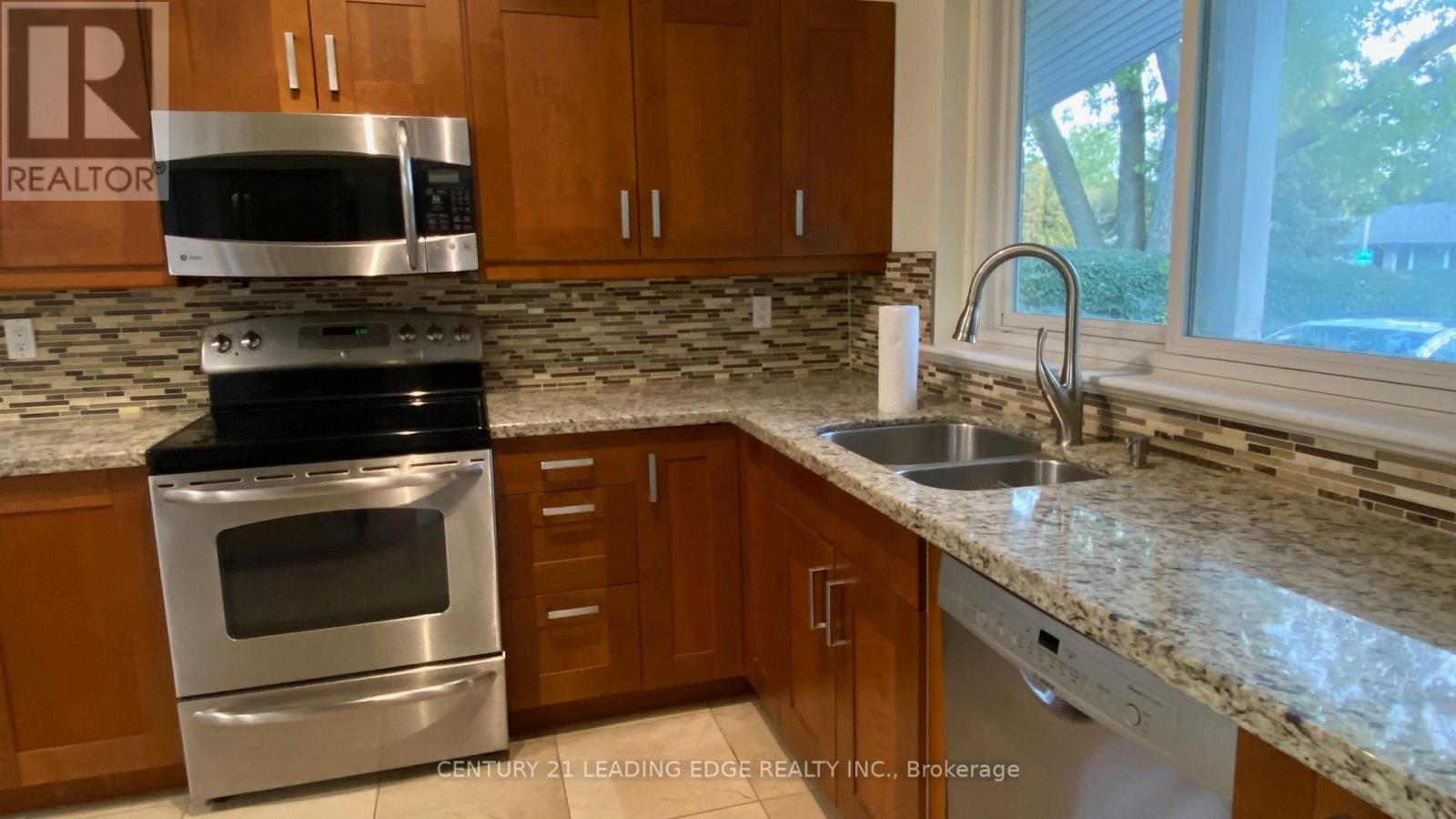 117 Trayborn Drive, Richmond Hill (Mill Pond), Ontario  L4C 4K6 - Photo 11 - N13844218