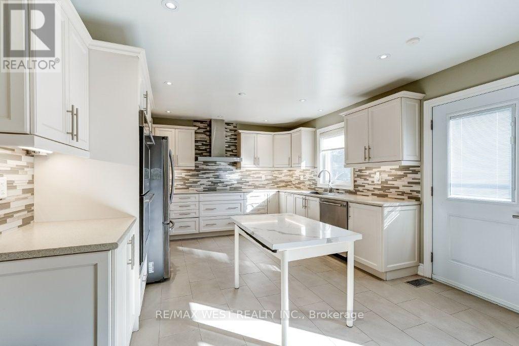 9 Culnan Avenue, Toronto, Ontario  M8Z 5A9 - Photo 11 - W13844176
