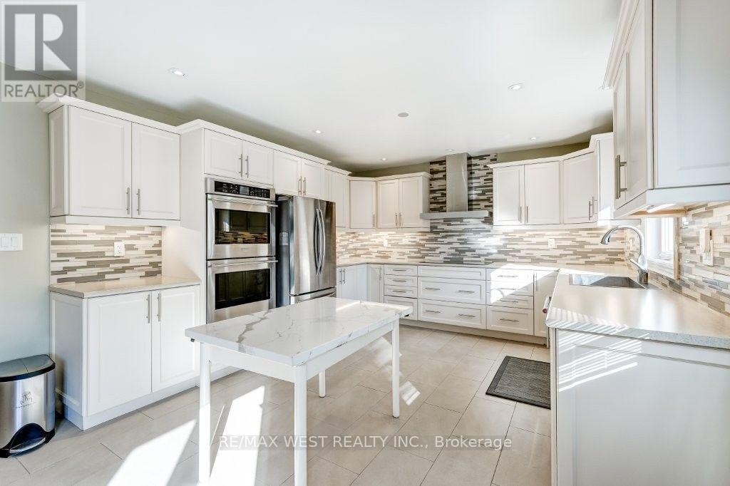 9 Culnan Avenue, Toronto, Ontario  M8Z 5A9 - Photo 12 - W13844176
